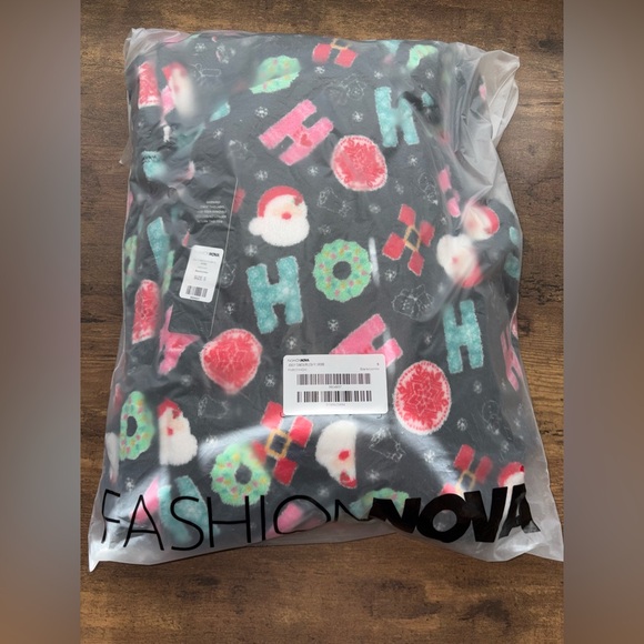 Fashion Nova Holiday Fleece Bathrobe - Picture 3 of 5